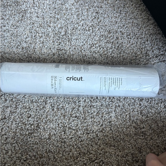 Cricut White Craft Vinyl Roll - Picture 1 of 2